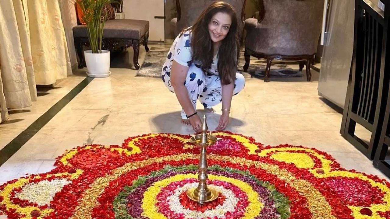 Onam Celebration 2025: ಟ್ರೆಡಿಷನಲ್ ಉಡುಗೆಯಲ್ಲಿ ಓಣಂ ಹಬ್ಬ ಆಚರಿಸಿದ ತಾರೆಯರು - Image 3