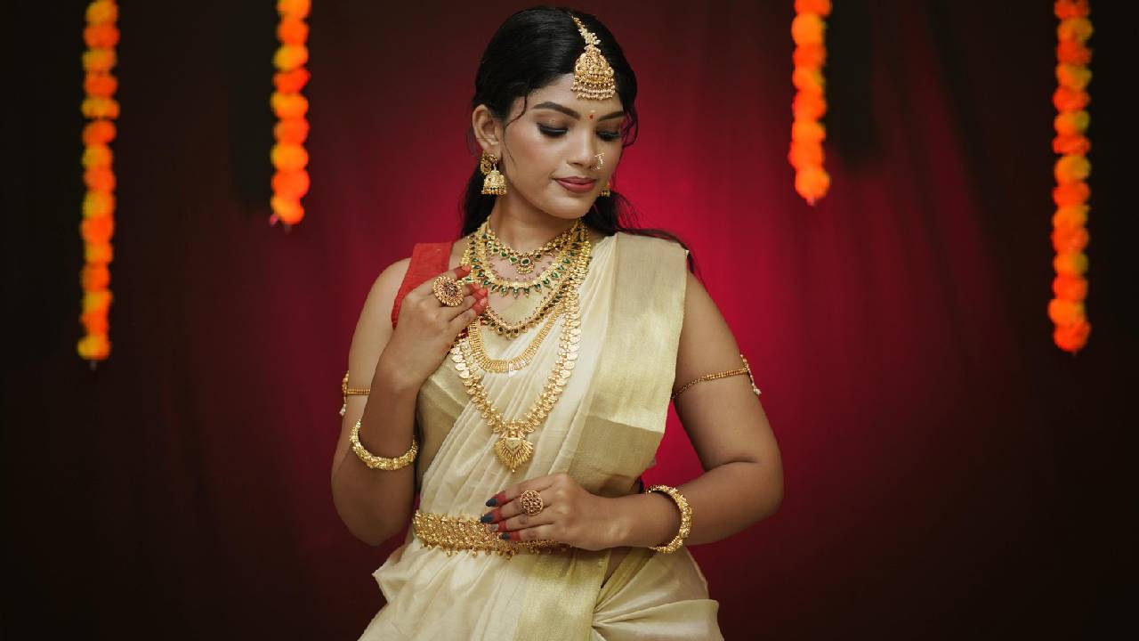 Onam Sarees 2025: ಓಣಂ ಫೆಸ್ಟಿವ್ ಸೀಸನ್ನಲ್ಲಿ ಟ್ರೆಂಡಿಯಾಗಿರುವ ಸೀರೆಗಳಿವು - Image 2