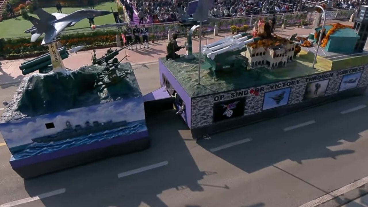 Republic Day Tableau: ಗಣರಾಜ್ಯೋತ್ಸವಕ್ಕೆ ಮೆರಗು ತಂದ ಸ್ತಬ್ಧಚಿತ್ರಗಳು; ಇಲ್ಲಿದೆ ನೋಡಿ ಫೋಟೊ ಗ್ಯಾಲರಿ - Image 1