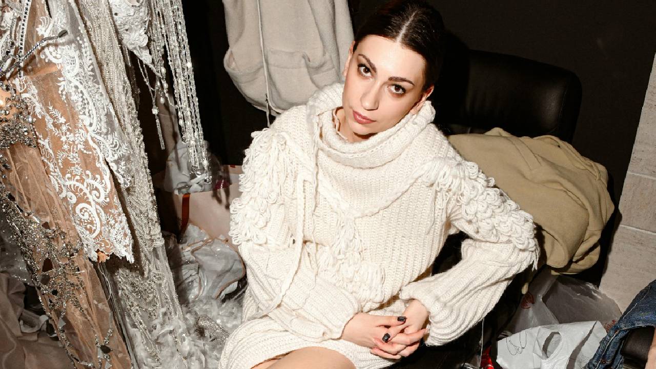 Winter Fashion 2025: ಚಳಿಗಾಲದಲ್ಲಿ ಮರಳಿ ಟ್ರೆಂಡಿಯಾಗುವ ಸ್ವೆಟರ್ ಡ್ರೆಸ್ - Image 4