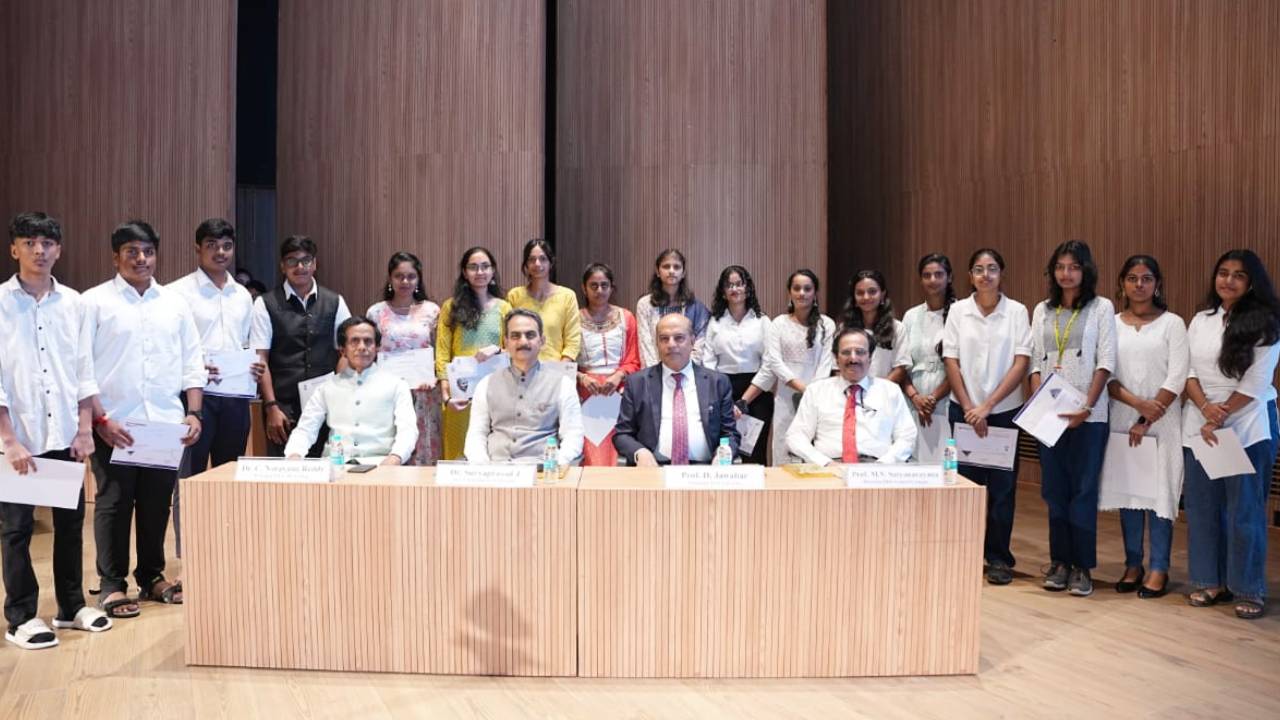 PES PU College: ಕಠಿಣ ಪರಿಶ್ರಮ, ಒಳ್ಳೆಯ ಹವ್ಯಾಸಗಳಿಂದ ಯಶಸ್ಸು ಸಾಧ್ಯ: ಪ್ರೊ. ಜವಾಹ‌ರ್ ದೊರೆಸ್ವಾಮಿ