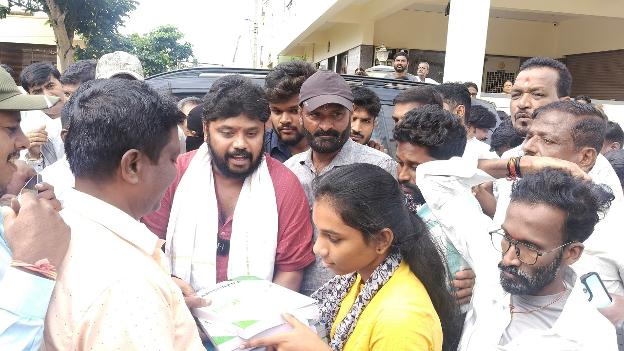 ಮನೆ ಮನೆ ಭೇಟಿ ಸಮಸ್ಯೆ ಆಲಿಸಿದ ಶಾಸಕ ಪ್ರದೀಪ್ ಈಶ್ವರ್