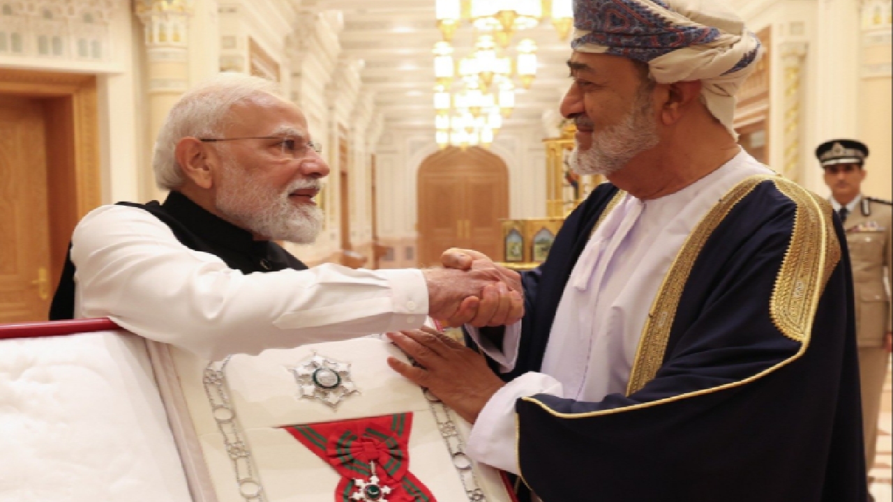 ಮೋದಿಗೆ ಅತ್ಯುನ್ನತ ನಾಗರಿಕ ಪ್ರಶಸ್ತಿ ನೀಡಿ ಗೌರವಿಸಿದ  ಓಮನ್‌