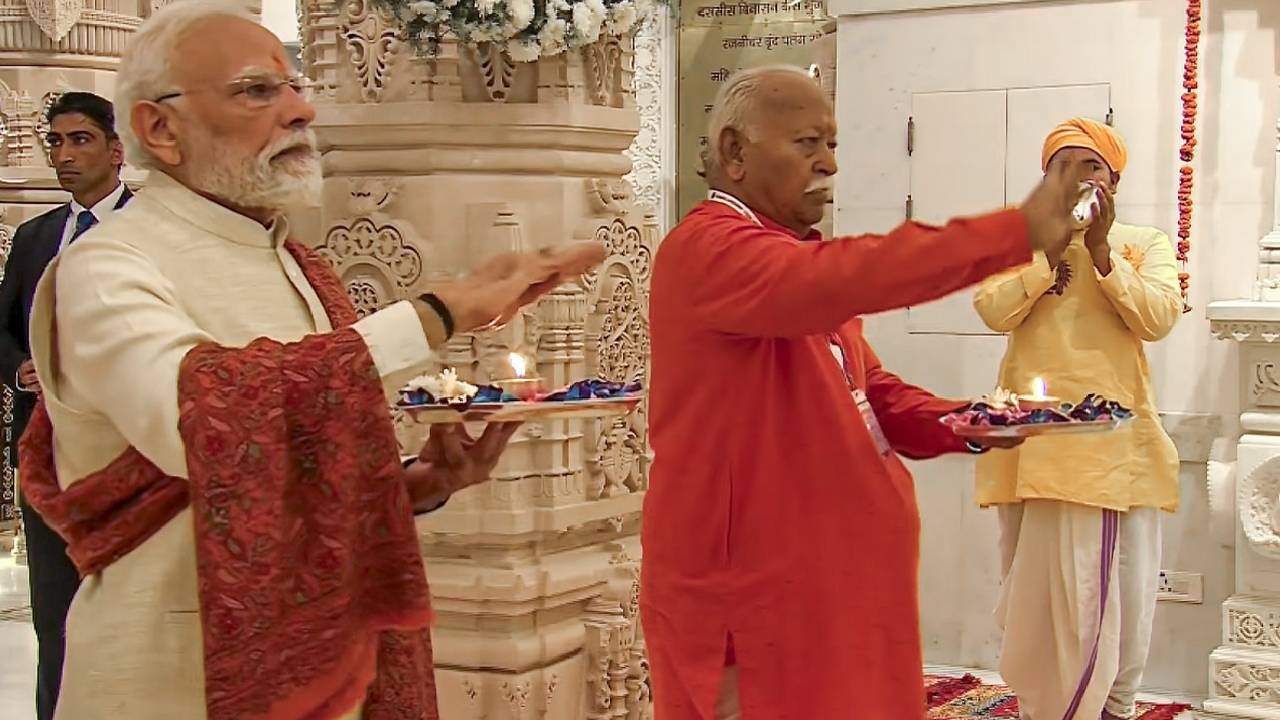 ರಾಮಮಂದಿರದಲ್ಲಿ ಧ್ವಜಾರೋಹಣ- ಅದ್ಬುತ ಫೋಟೋಗಳು ಇಲ್ಲಿವೆ!