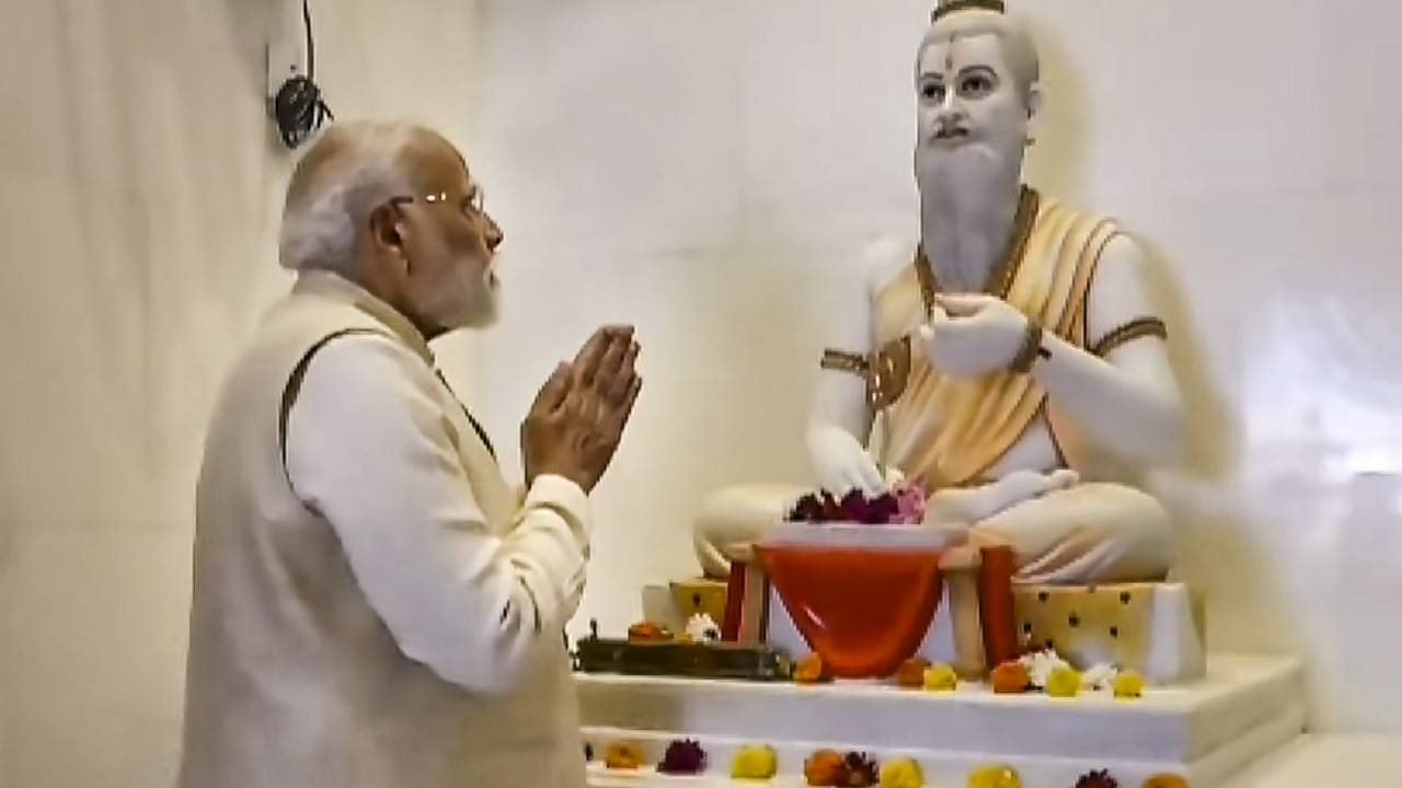 Ayodhya Ram Mandir: ರಾಮಮಂದಿರದಲ್ಲಿ ಧರ್ಮ ಧ್ವಜಾರೋಹಣ- ಐತಿಹಾಸಿಕ ಕ್ಷಣದ ಫೋಟೋಗಳು ಇಲ್ಲಿವೆ! - Image 6