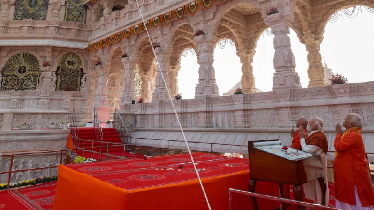 Ayodhya Ram Mandir: ರಾಮಮಂದಿರದಲ್ಲಿ ಧರ್ಮ ಧ್ವಜಾರೋಹಣ- ಐತಿಹಾಸಿಕ ಕ್ಷಣದ ಫೋಟೋಗಳು ಇಲ್ಲಿವೆ! - Image 9