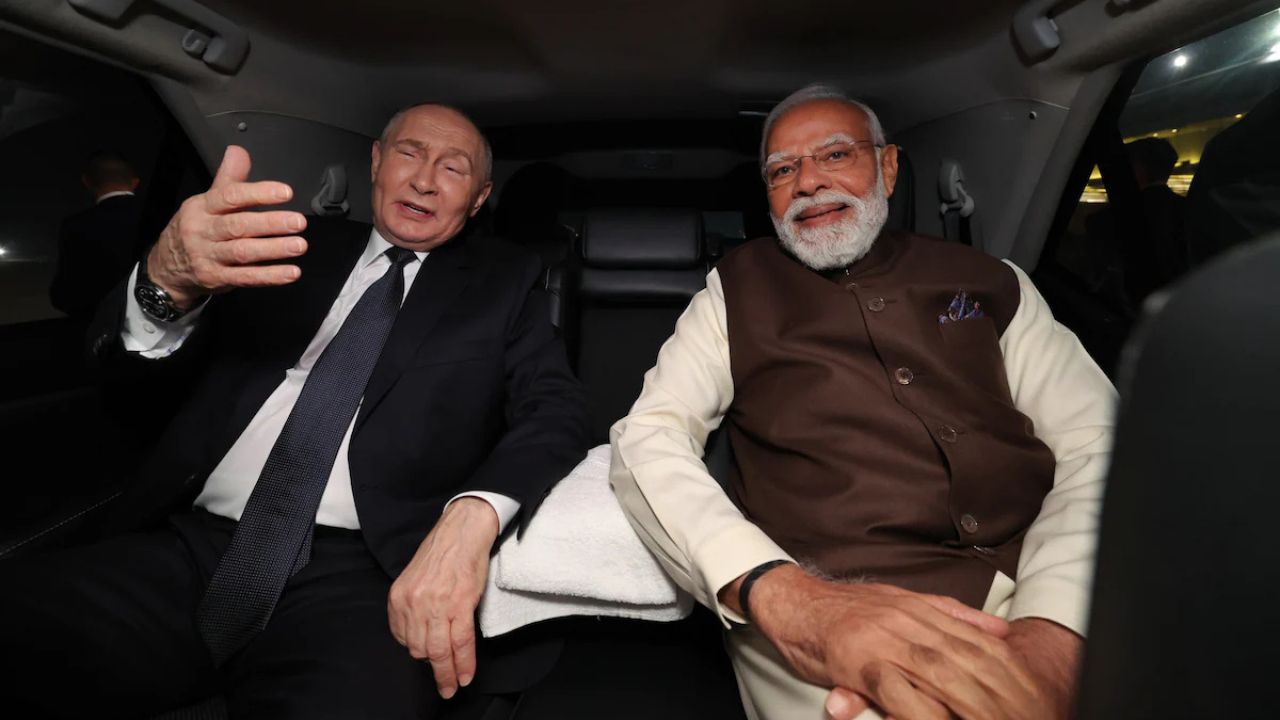 ಗೆಳೆಯ ಪುಟಿನ್‌ನನ್ನು ಆತ್ಮೀಯವಾಗಿ ಸ್ವಾಗತಿಸಿದ ಮೋದಿ