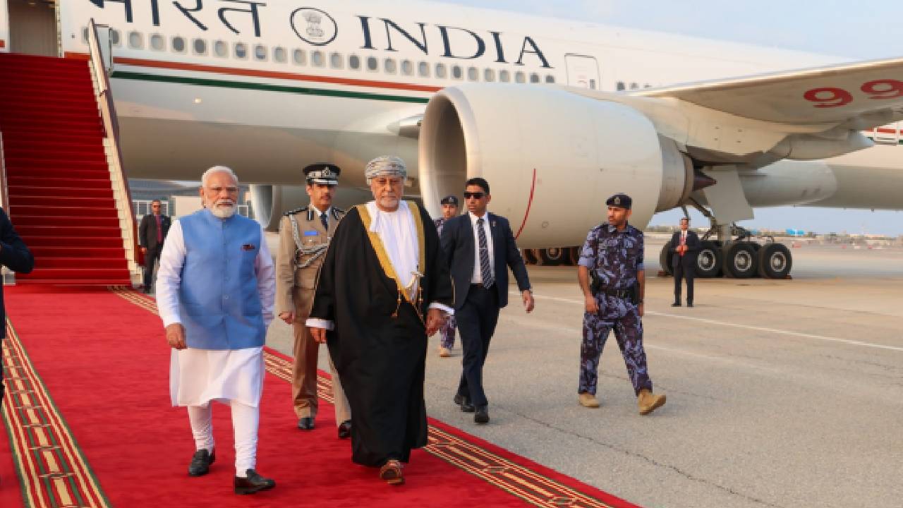 ಒಮಾನ್‌ಗೆ ಆಗಮಿಸಿದ ಪ್ರಧಾನಿ ಮೋದಿಗೆ ಯಕ್ಷಗಾನ- ನೃತ್ಯದ ಸ್ವಾಗತ