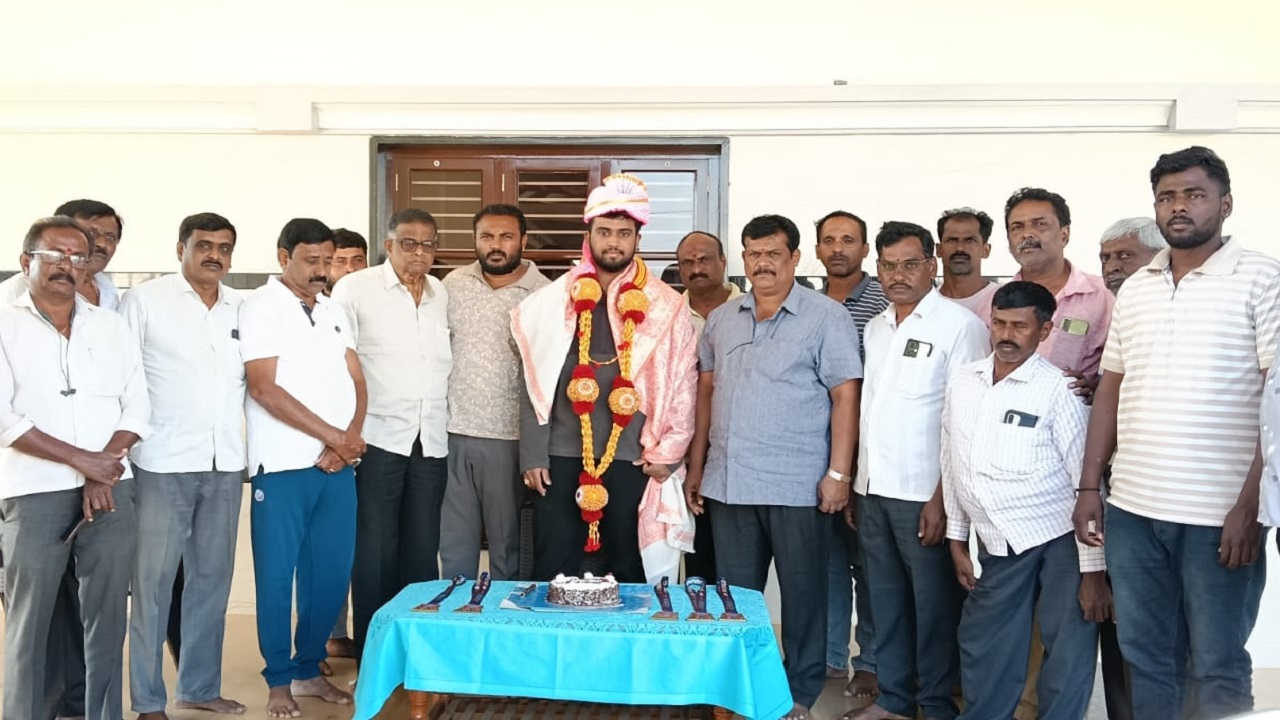 Vajral Gowda : ಅಂತರಾಷ್ಟ್ರೀಯ ಮಟ್ಟದ ಪವರ್ ಲಿಫ್ಟಿಂಗ್ 5 ಮೆಡಲ್ ಗಳ ಸಾಧನೆಗೈದ ಮೇಲೂರು ಪ್ರತಿಭೆ ವಜ್ರಲ್ ಗೌಡ