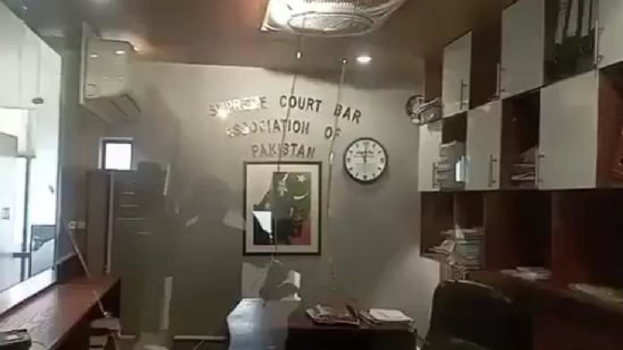 ಪಾಕಿಸ್ತಾನದ ಸುಪ್ರೀಂ ಕೋರ್ಟ್‌ನಲ್ಲಿ ಭಾರೀ ಸ್ಫೋಟ; ವಿಡಿಯೋ ನೋಡಿ