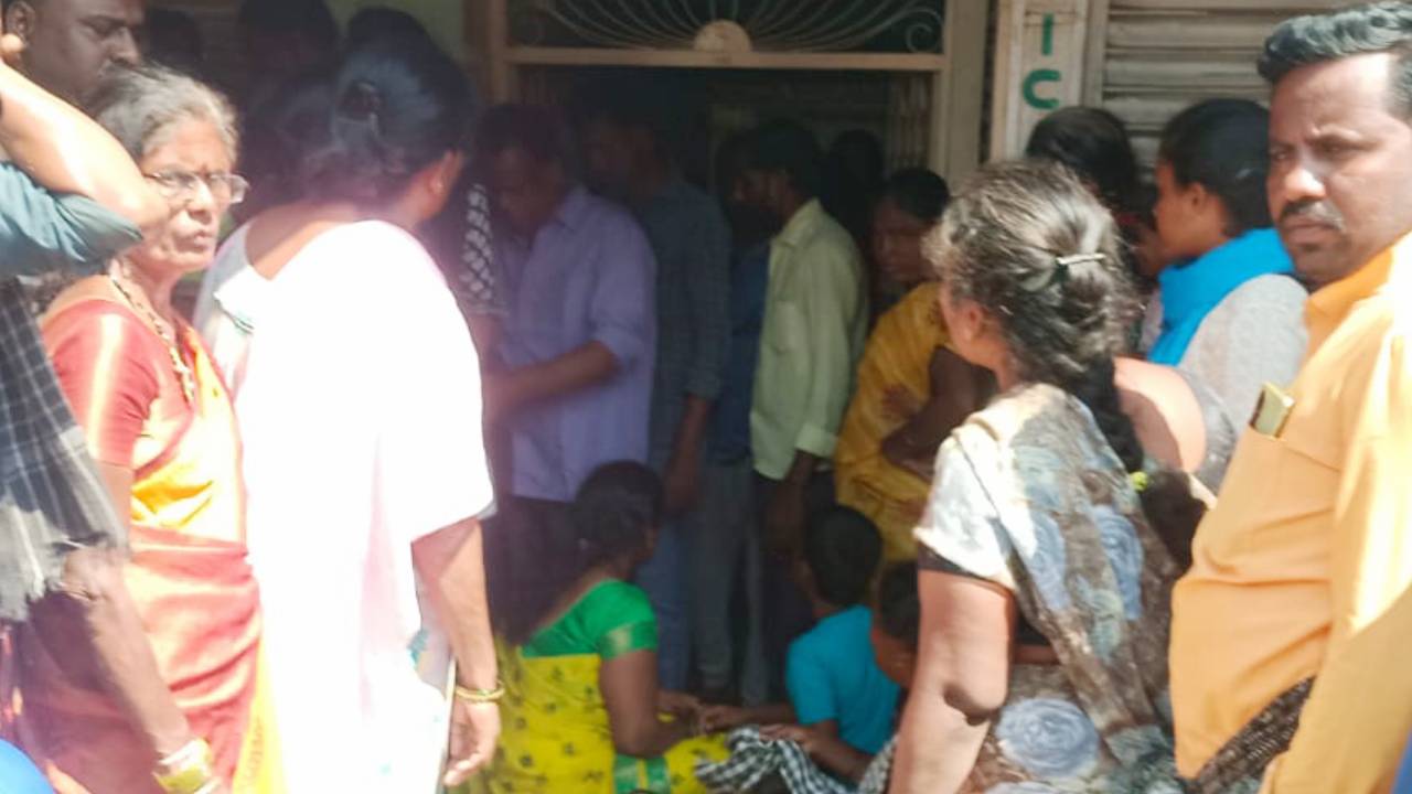 ವೈದ್ಯನ ನಿರ್ಲಕ್ಷ್ಯಕ್ಕೆ 7 ವರ್ಷದ ಬಾಲಕ ಸಾವು; ಆಸ್ಪತ್ರೆ ಎದುರು ಕುಟುಂಬಸ್ಥರ ಪ್ರತಿಭಟನೆ