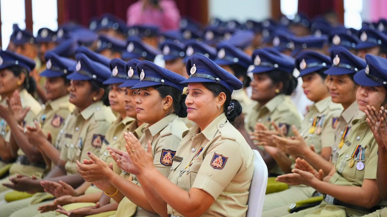 Karnataka Police: ಹೊಸ ಲುಕ್ನಲ್ಲಿ ರಾಜ್ಯ ಪೊಲೀಸ್ ಸಿಬ್ಬಂದಿ; ಸ್ಲೋಚ್ ಟೋಪಿ ಬದಲಿಗೆ ಪೀಕ್ ಕ್ಯಾಪ್ ವಿತರಣೆ