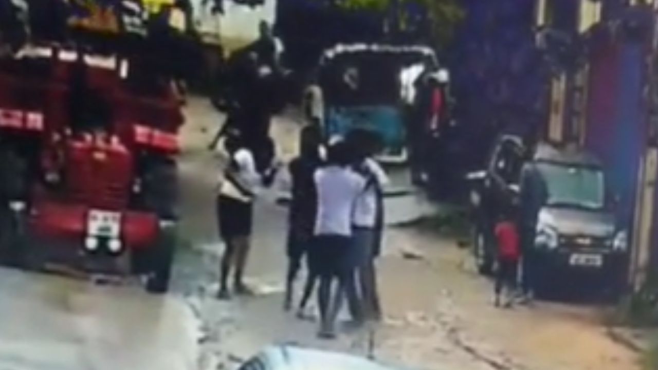 Physical abuse: ಬೆಂಗಳೂರಲ್ಲಿ ಹಾಡಹಗಲೇ ಯುವತಿ ಮೈ ಕೈ ಮುಟ್ಟಿ, ಹಲ್ಲೆಗೈದ ಗಾಂಜಾ ಗ್ಯಾಂಗ್!