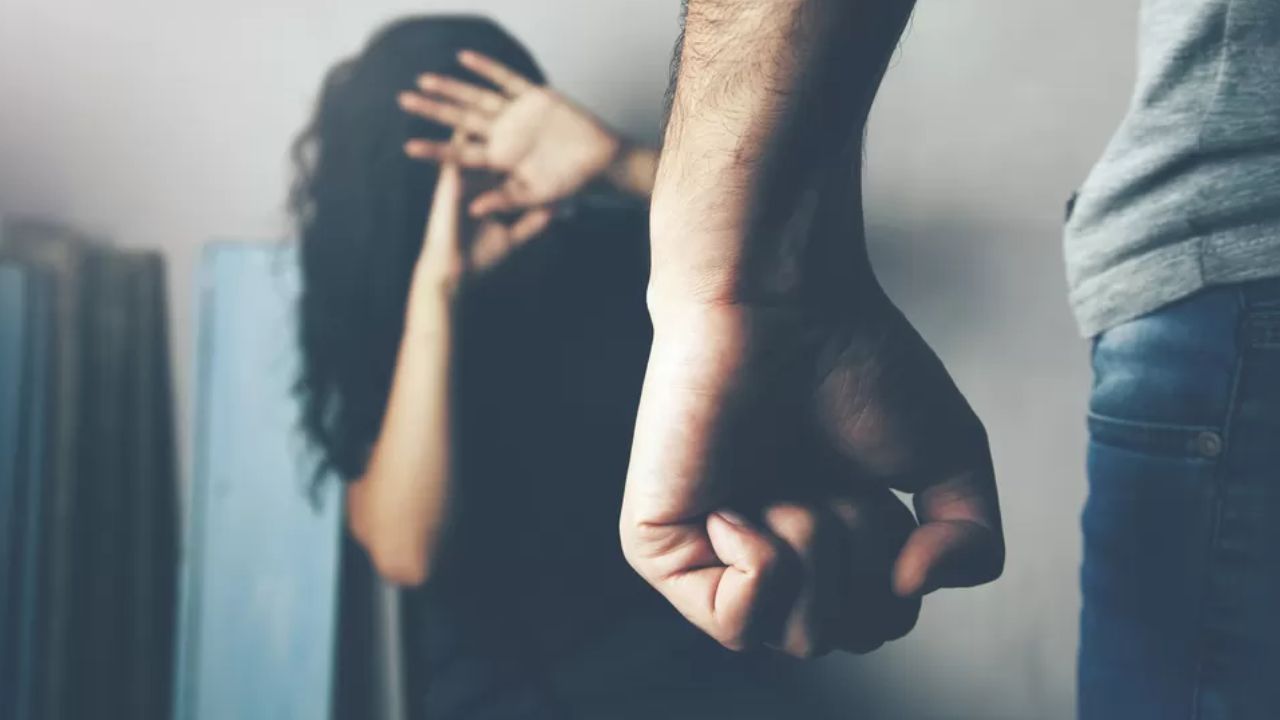 Anekal News: ಸ್ಕ್ಯಾನಿಂಗ್‌ಗೆ ಬಂದ ಮಹಿಳೆಯ ಖಾಸಗಿ ಅಂಗ ಮುಟ್ಟಿ ಕಿರುಕುಳ ನೀಡಿದ ಕಾಮುಕ ರೇಡಿಯಾಲಜಿಸ್ಟ್; ಕೇಸ್‌ ದಾಖಲು