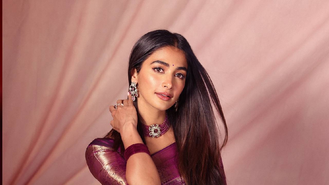 Pooja Hegde: ಕಾಂಜೀವರಂ ಸೀರೆಯುಟ್ಟ ಮಸ್ತಾಗಿ ಪೋಸ್ ಕೊಟ್ಟ ನಟಿ ಪೂಜಾ ಹೆಗ್ಡೆ - Image 2