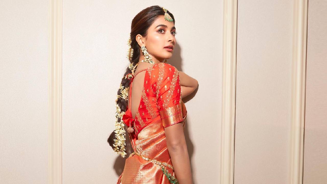Pooja Hegde: ಕಾಂಜೀವರಂ ಸೀರೆಯುಟ್ಟ ಮಸ್ತಾಗಿ ಪೋಸ್ ಕೊಟ್ಟ ನಟಿ ಪೂಜಾ ಹೆಗ್ಡೆ - Image 5