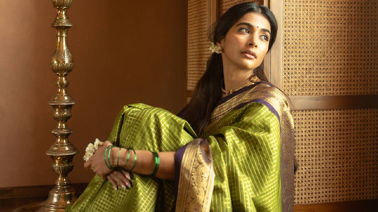 Pooja Hegde: ಕಾಂಜೀವರಂ ಸೀರೆಯುಟ್ಟ ಮಸ್ತಾಗಿ ಪೋಸ್ ಕೊಟ್ಟ ನಟಿ ಪೂಜಾ ಹೆಗ್ಡೆ - Image 3