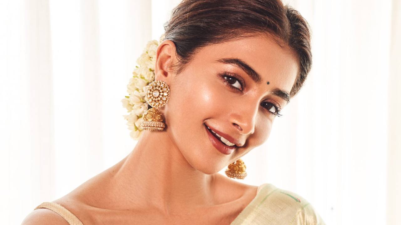 Pooja Hegde: ಕಾಂಜೀವರಂ ಸೀರೆಯುಟ್ಟ ಮಸ್ತಾಗಿ ಪೋಸ್ ಕೊಟ್ಟ ನಟಿ ಪೂಜಾ ಹೆಗ್ಡೆ - Image 6