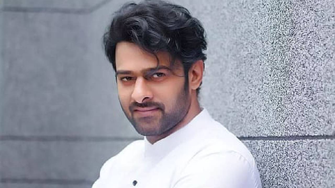 ಫುಲ್ ಹ್ಯಾಂಡ್ಸಮ್ ಲುಕ್ನಲ್ಲಿ ನಟ ಪ್ರಭಾಸ್- ಫ್ಯಾನ್ಸ್ ದಿಲ್ ಖುಷ್!