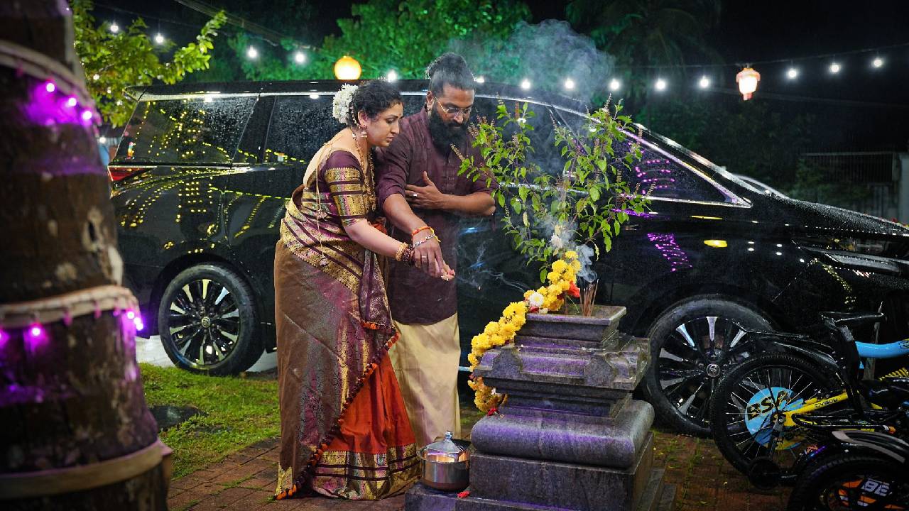 Pragathi Rishab Shetty: ದೀಪಾವಳಿ ವೇಳೆ ಬಾಕ್ಸ್ ಆಫೀಸ್ನಲ್ಲಿ ಇತಿಹಾಸ ಬರೆದ 'ಕಾಂತಾರ ಚಾಪ್ಟರ್ 1', ರಿಷಬ್ ಶೆಟ್ಟಿ ಮನೆಯಲ್ಲಿ ಡಬಲ್ ಸಂಭ್ರಮ - Image 1