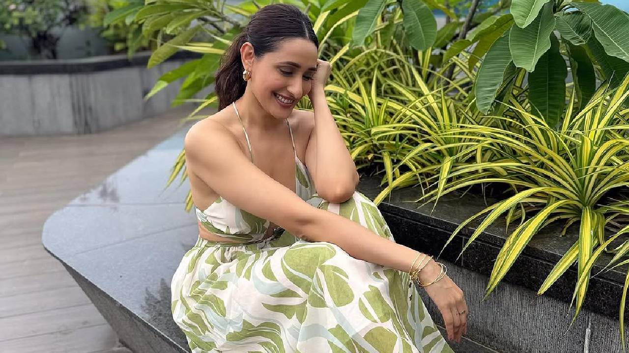 Pragya Jaiswal: ಬ್ಯಾಕ್ಲೆಸ್‌ ಡ್ರೆಸ್‌ನಲ್ಲಿ ಸೆಕ್ಸಿ ಫೋಸ್‌ ಕೊಟ್ಟ ನಟಿ; ಫೋಟೋ ನೋಡಿ - Image 3