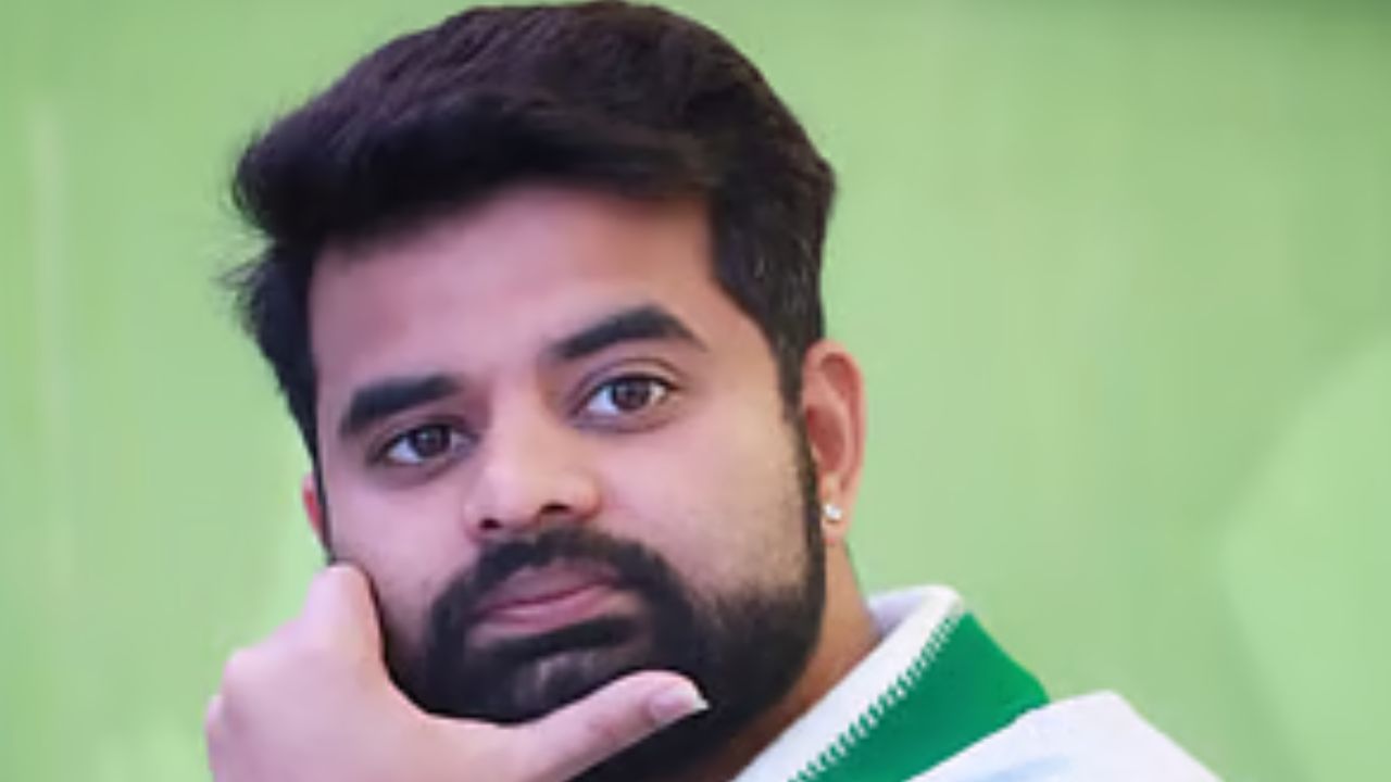 Prajwal revanna Case: ಪ್ರಜ್ವಲ್‌ ರೇವಣ್ಣ ಪ್ರಕರಣದಲ್ಲಿ ಚಾರ್ಚ್‌ಶೀಟ್‌ ಸಲ್ಲಿಕೆ; ಮಾಜಿ ಸಂಸದನಿಗೆ ಆಪ್ತರಿಂದಲೇ ಖೆಡ್ಡಾ!