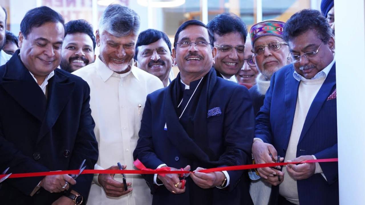 Davos 2026: ಭಾರತದಲ್ಲಿ ಹೂಡಿಕೆಗೆ ವಿವಿಧ ರಾಷ್ಟ್ರ ನಾಯಕರ ಜತೆ ಜೋಶಿ ಮಹತ್ವದ ಚರ್ಚೆ