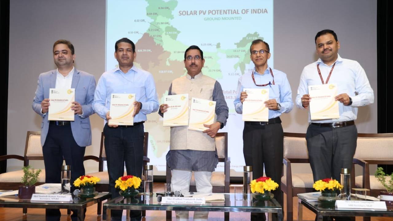 ಭಾರತದಲ್ಲಿ 3,343 GW ಸೌರಶಕ್ತಿ ಉತ್ಪಾದನಾ ಸಾಮರ್ಥ್ಯ: ಜೋಶಿ
