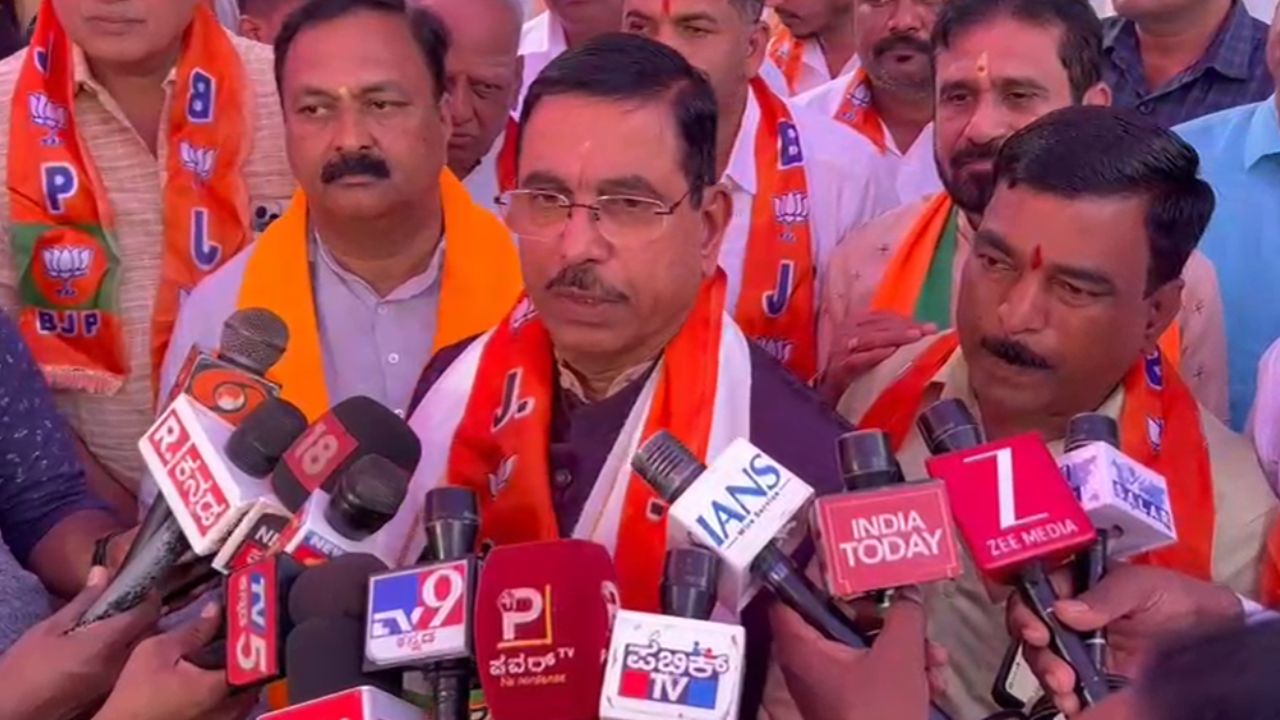 ಒಗ್ಗಟ್ಟು ಎನ್ನುತ್ತಲೇ ಒಬ್ಬರಿಗೊಬ್ಬರು ಬಾವಿಗೆ ತಳ್ಳಲು ನೋಡುತ್ತಿದ್ದಾರೆ