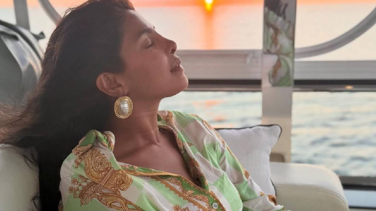 Priyanka Chopra: ಮತ್ತೆ ಬಿಕಿನಿ ಧರಿಸಿ ಮಸ್ತ್ ಹಾಟ್ ಆಗಿ ಕಾಣಿಸಿಕೊಂಡ ಪ್ರಿಯಾಂಕಾ ಚೋಪ್ರಾ! - Image 6