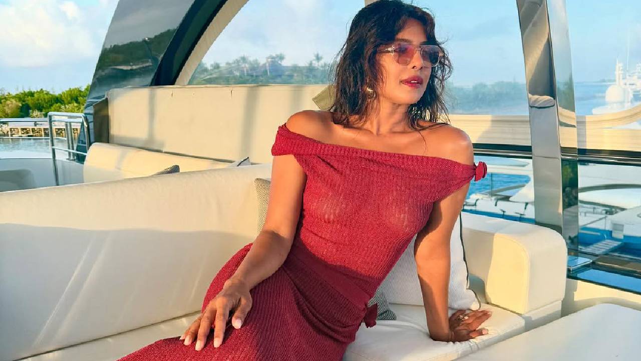 Priyanka Chopra: ಮತ್ತೆ ಬಿಕಿನಿ ಧರಿಸಿ ಮಸ್ತ್ ಹಾಟ್ ಆಗಿ ಕಾಣಿಸಿಕೊಂಡ ಪ್ರಿಯಾಂಕಾ ಚೋಪ್ರಾ! - Image 2