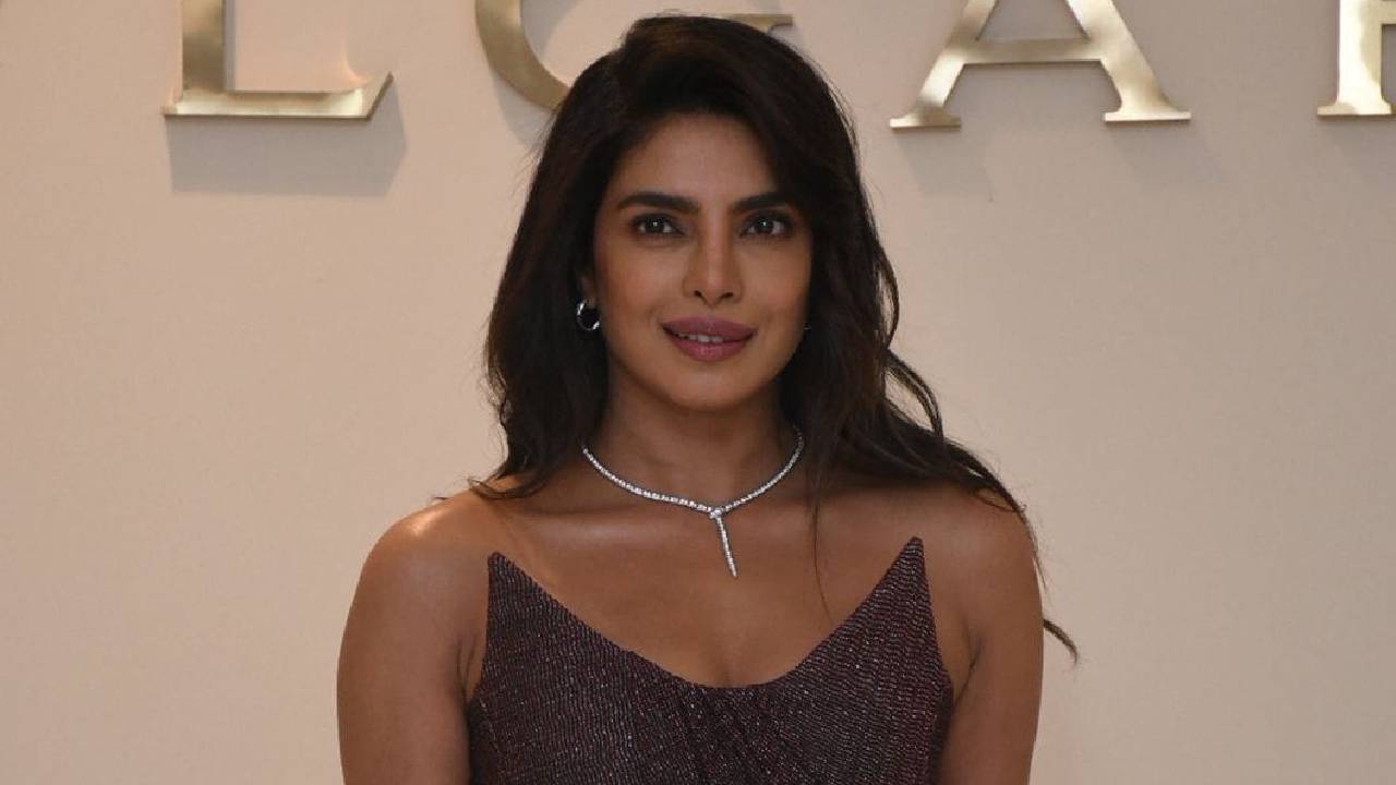 ಡಿಫರೆಂಟ್‌ ಲುಕ್‌ನಲ್ಲಿ ಮಿಂಚಿದ ಪ್ರಿಯಾಂಕಾ ಚೋಪ್ರಾ