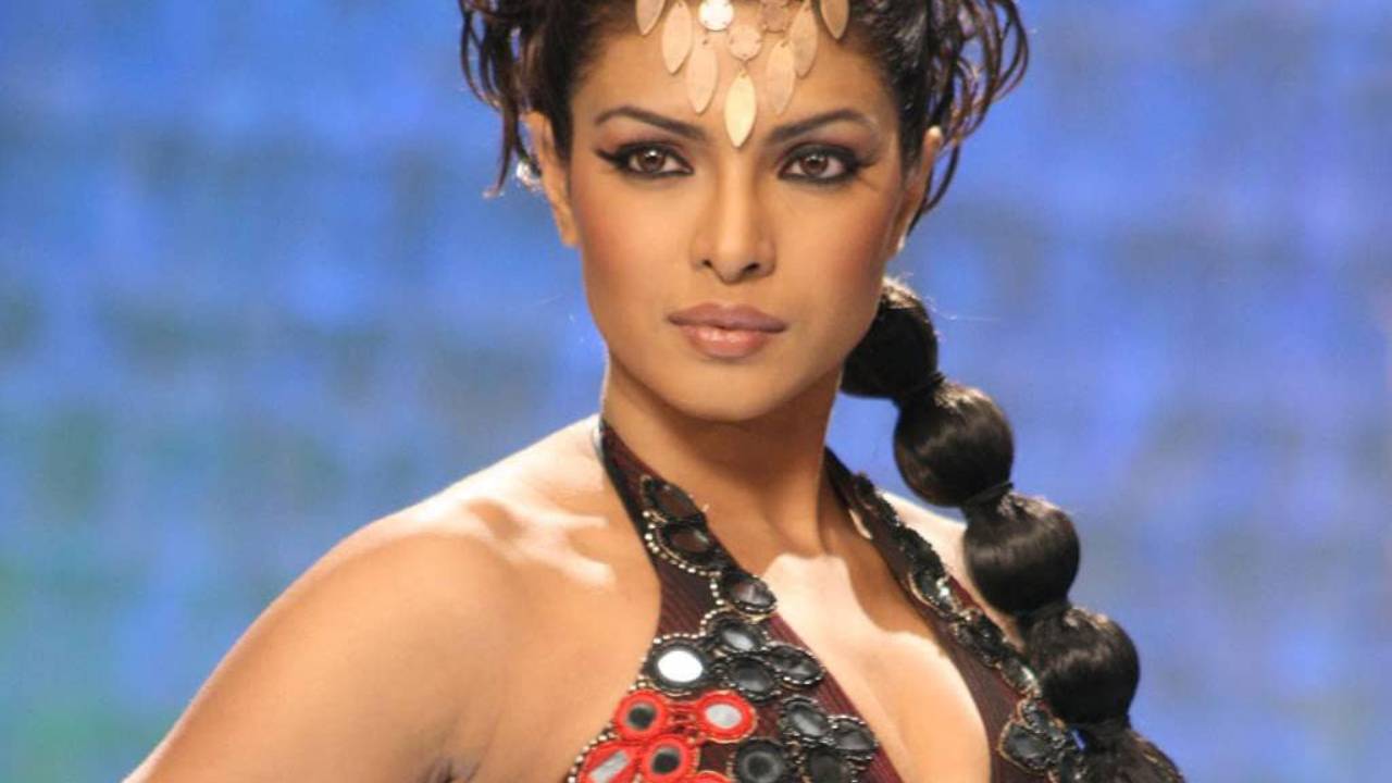 Priyanka Chopra: ಬಾಲಿವುಡ್ ನಟಿ ಪ್ರಿಯಾಂಕ ಚೋಪ್ರಾ ಅವರಿಗೆ 43ನೇ ಹುಟ್ಟುಹಬ್ಬದ ಸಂಭ್ರಮ.. ಅವರ ಸೂಪರ್ ಹಿಟ್ ಸಿನಿಮಾಗಳಿವು - Image 5