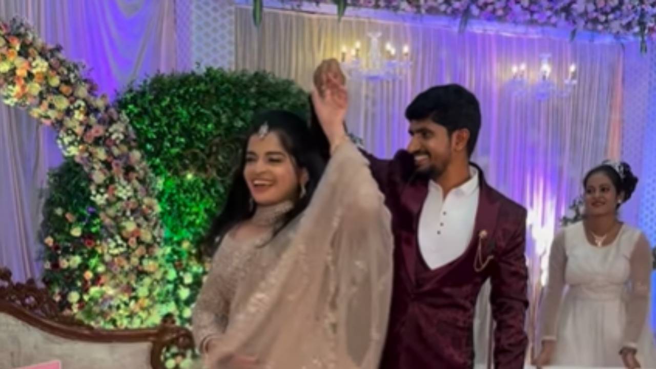 Pruthvi Bhat: ಗಾಯಕಿ ಪೃಥ್ವಿ ಭಟ್ ಅದ್ಧೂರಿ ರಿಸೆಪ್ಷನ್, ಘಟಾನುಘಟಿಗಳು ಭಾಗಿ: PHOTOS - Image 2