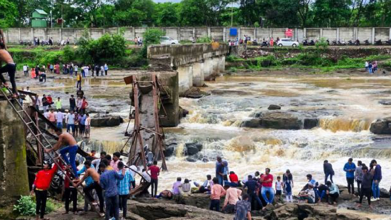 ಇಬ್ಬರ ಮೃತ ದೇಹ ಪತ್ತೆ; ಮುಂದುವರಿದ ರಕ್ಷಣಾ ಕಾರ್ಯಾಚರಣೆ