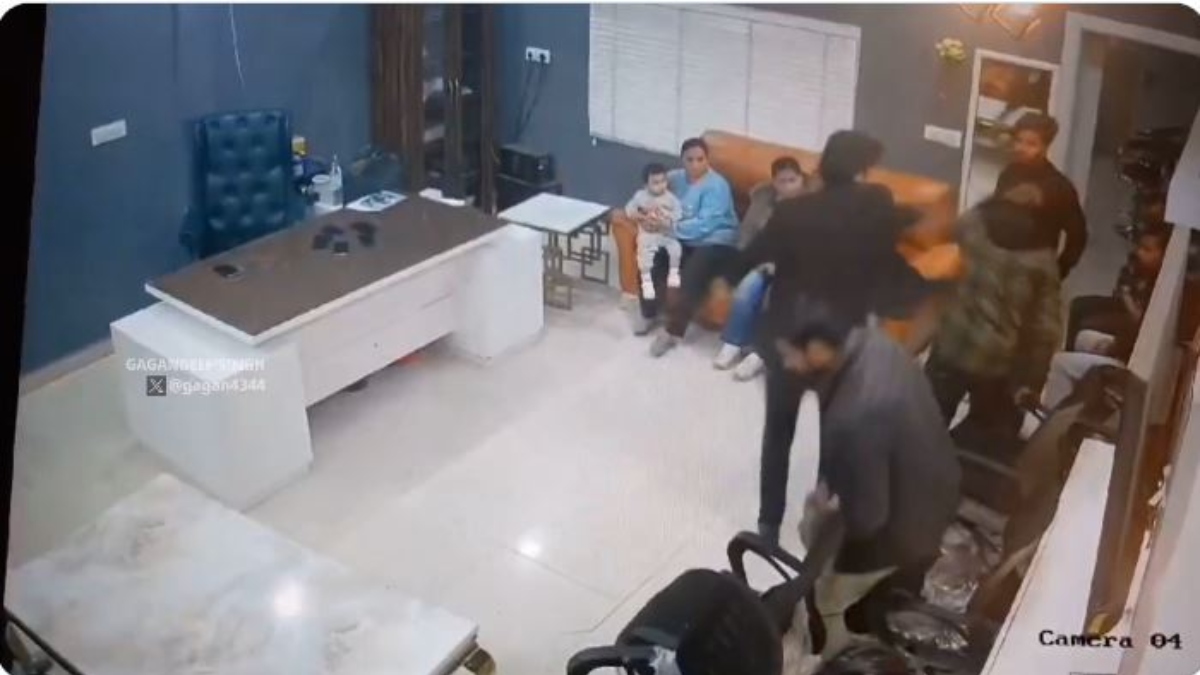 Viral Video: ಅತ್ಯಾಚಾರದ ಆರೋಪಿ ಕ್ರಿಶ್ಚಿಯನ್‌ ಧರ್ಮಪ್ರಚಾರಕನಿಂದ ವೃದ್ಧೆ ಮೇಲೆ ಹಲ್ಲೆ- ಶಾಕಿಂಗ್‌ ವಿಡಿಯೊ ವೈರಲ್