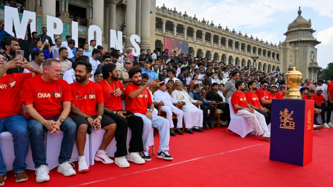 2025ರ ಐಪಿಎಲ್ ಚಾಂಪಿಯನ್ಸ್ ಆರ್ಸಿಬಿ ಆಟಗಾರರನ್ನು ಗೌರವಿಸಿದ ಕರ್ನಾಟಕ ಸರ್ಕಾರ! - Image 1