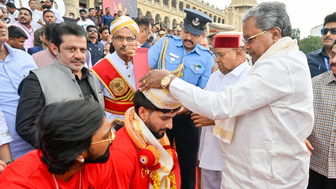 2025ರ ಐಪಿಎಲ್ ಚಾಂಪಿಯನ್ಸ್ ಆರ್ಸಿಬಿ ಆಟಗಾರರನ್ನು ಗೌರವಿಸಿದ ಕರ್ನಾಟಕ ಸರ್ಕಾರ! - Image 4