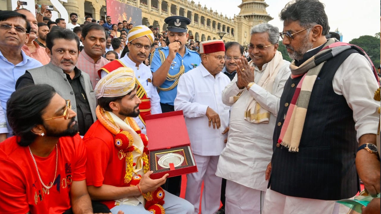 2025ರ ಐಪಿಎಲ್ ಚಾಂಪಿಯನ್ಸ್ ಆರ್ಸಿಬಿ ಆಟಗಾರರನ್ನು ಗೌರವಿಸಿದ ಕರ್ನಾಟಕ ಸರ್ಕಾರ! - Image 6