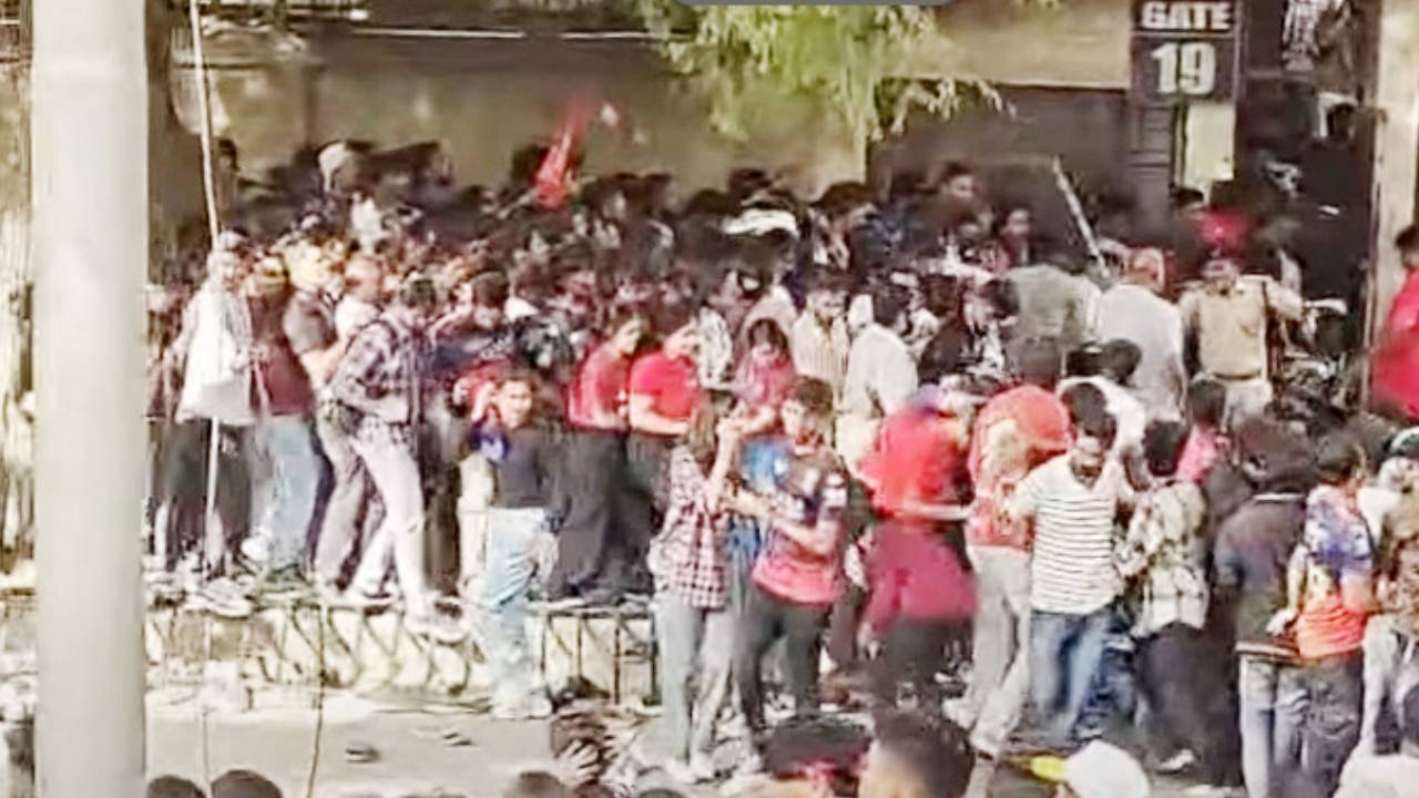 Stampede at Chinnaswamy Stadium: ಚಿನ್ನಸ್ವಾಮಿ ಸ್ಟೇಡಿಯಂ ಕಾಲ್ತುಳಿತ ದುರಂತ; ಸಾವಿನ ಸಂಖ್ಯೆ 7ಕ್ಕೆ ಏರಿಕೆ