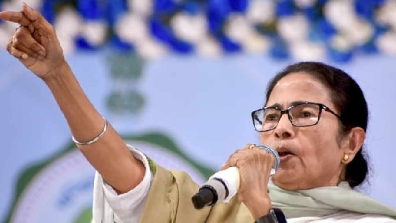 ಮಮತಾ ಬ್ಯಾನರ್ಜಿ ವಿರುದ್ಧ ಆರ್ಜಿಕರ್ ಪ್ರಕರಣದ ಸಂತ್ರಸ್ತೆ ವೈದ್ಯೆಯ ತಂದೆ ಕಿಡಿ!