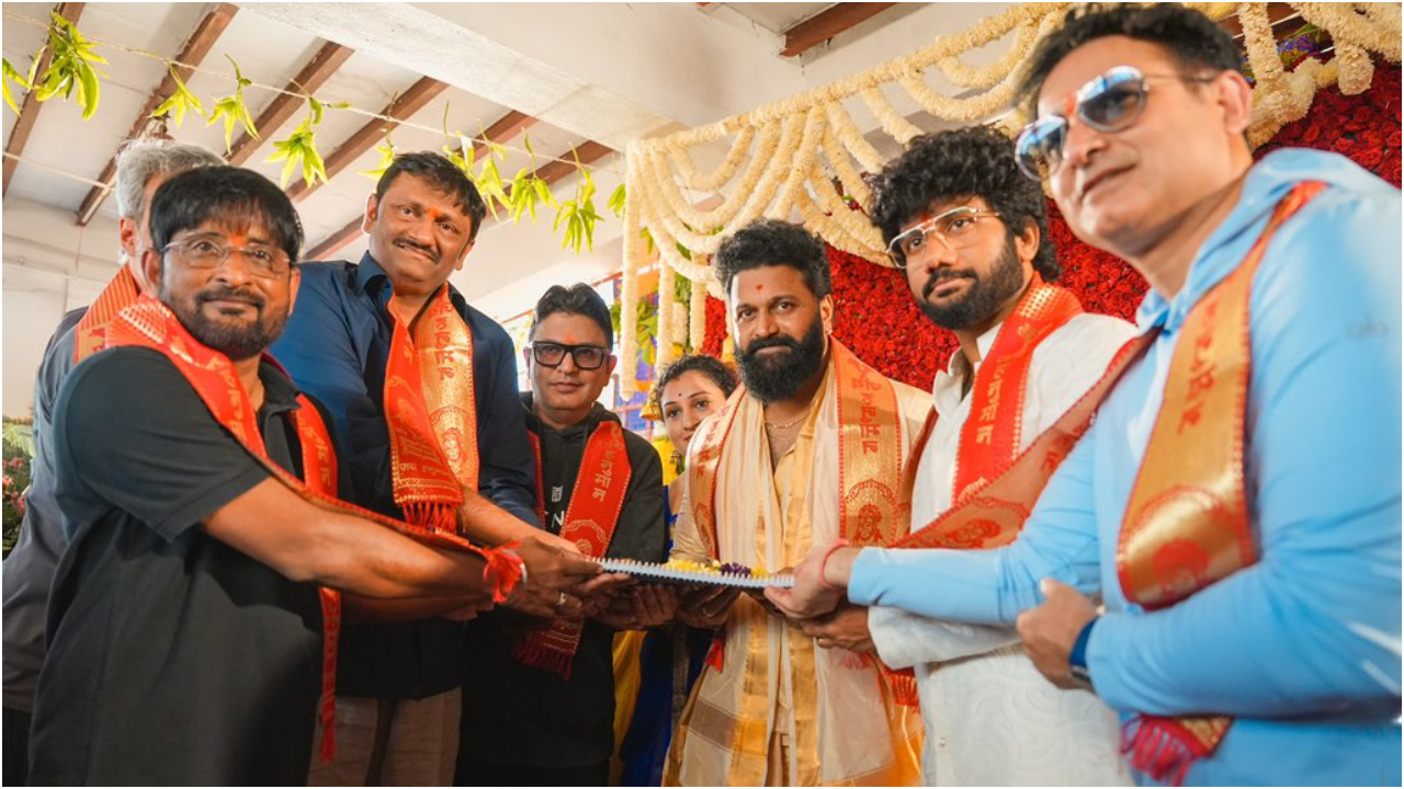 ʻಜೈ ಶ್ರೀ ರಾಮ..ʼ ಎನ್ನುತ್ತಾ ಅಂಜನಾದ್ರಿ ಬೆಟ್ಟದಲ್ಲಿ ʻಜೈ ಹನುಮಾನ್‌ʼ ಸಿನಿಮಾ ಆರಂಭಿಸಿದ ರಿಷಬ್‌ ಶೆಟ್ಟಿ; ಇಲ್ಲಿವೆ ಮುಹೂರ್ತದ ಫೋಟೋಗಳು - Image 3