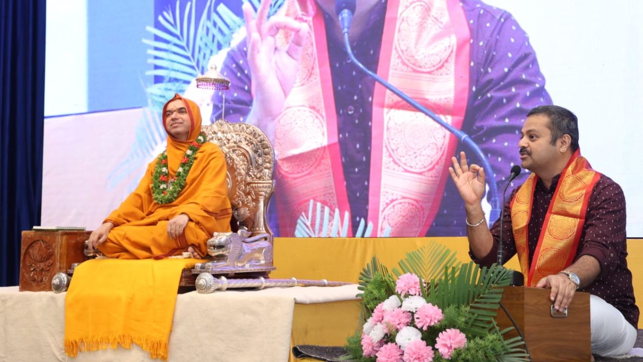 ಯಾರೋ ಕೆಲವೇ ಜನರಿಂದಲ್ಲ, ಸಮಾಜದಿಂದ ಮಠ ನಡೆಸಬೇಕು: ಶ್ರೀ ರಾಘವೇಶ್ವರ ಭಾರತೀ ಸ್ವಾಮೀಜಿ