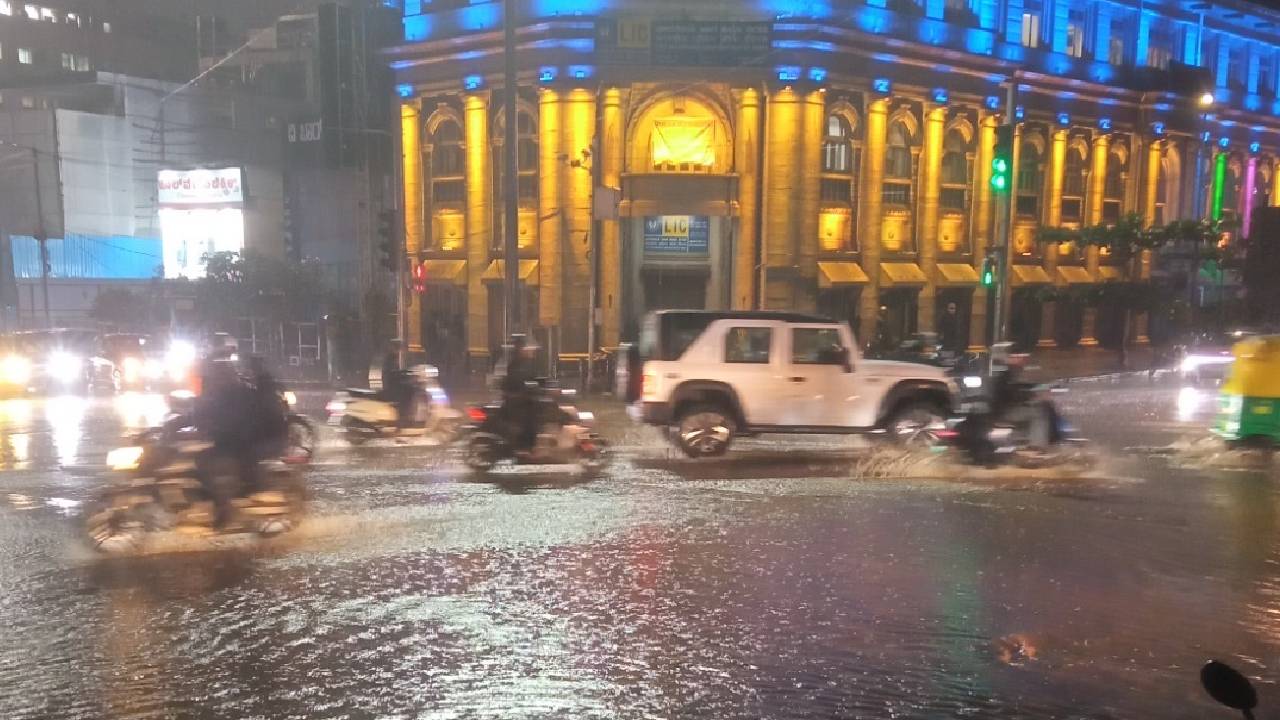ಬೆಂಗಳೂರಿನಲ್ಲಿ ಮಳೆಗೆ ಮೊದಲ ಬಲಿ; ಕಾಲು ಜಾರಿ ಬಿದ್ದು ವೃದ್ಧ ಸಾವು