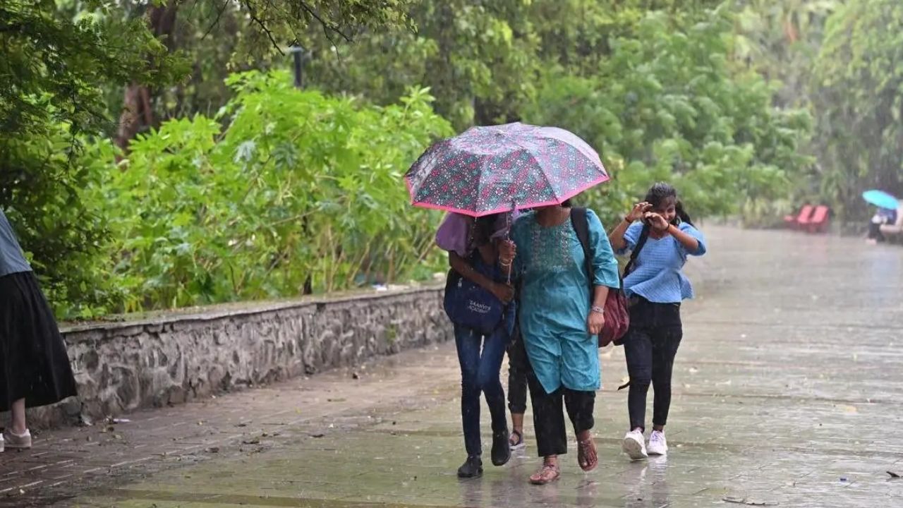 ಯೆಲ್ಲೊ ಅಲರ್ಟ್; ನಾಳೆ ರಾಜ್ಯಾದ್ಯಂತ ಅಬ್ಬರಿಸಲಿದೆ ಹಿಂಗಾರು ಮಳೆ!