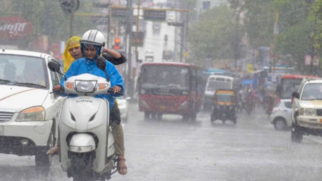 ಯೆಲ್ಲೋ ಅಲರ್ಟ್; ನಾಳೆ ರಾಜ್ಯದಲ್ಲಿ ಅಬ್ಬರಿಸಲಿದ್ದಾನೆ ವರುಣ!