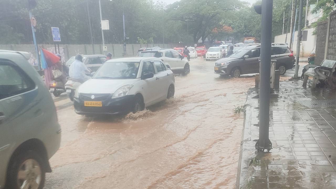 ರೆಡ್ ಅಲರ್ಟ್; ಇಂದು ಬೆಂಗಳೂರು ಸೇರಿ ವಿವಿಧೆಡೆ ಭಾರಿ ಮಳೆ ಸಾಧ್ಯತೆ