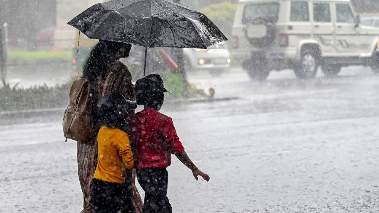 Karnataka weather: ಆರೆಂಜ್‌ ಅಲರ್ಟ್;‌ ಇಂದು ಬೆಂಗಳೂರು, ಮೈಸೂರು ಸೇರಿ ಈ ಜಿಲ್ಲೆಗಳಲ್ಲಿ ಜೋರು ಮಳೆ ಸಾಧ್ಯತೆ!