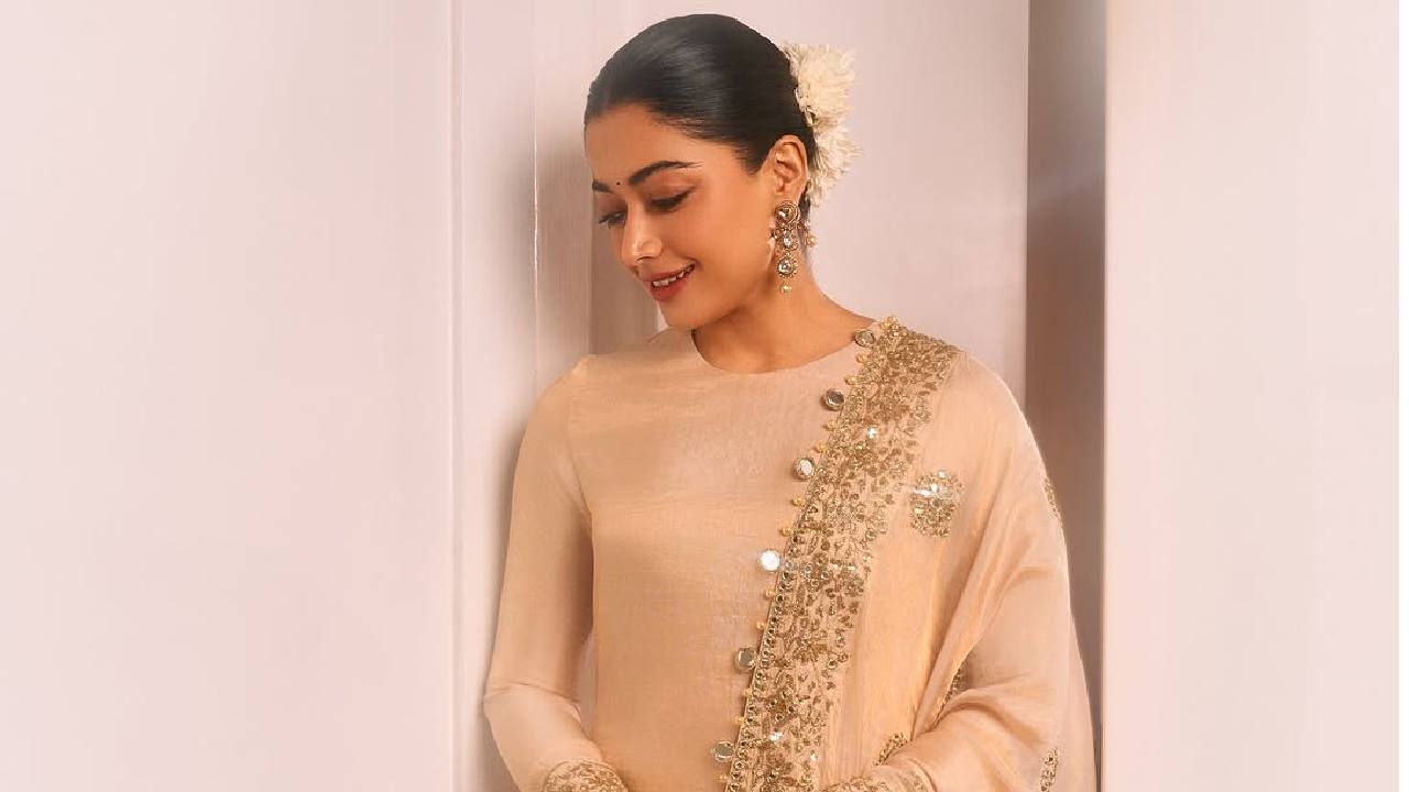 Rashmika Mandanna: ಧನುಷ್, ನಾಗಾರ್ಜುನ್ ಜೊತೆ ಸ್ಟನ್ನಿಂಗ್ ಲುಕ್ನಲ್ಲಿ ಕಾಣಿಸಿಕೊಂಡ ರಶ್ಮಿಕಾ-ಫೋಟೋಸ್ಗೆ ಇಲ್ಲಿ ಕ್ಲಿಕ್ ಮಾಡಿ - Image 5