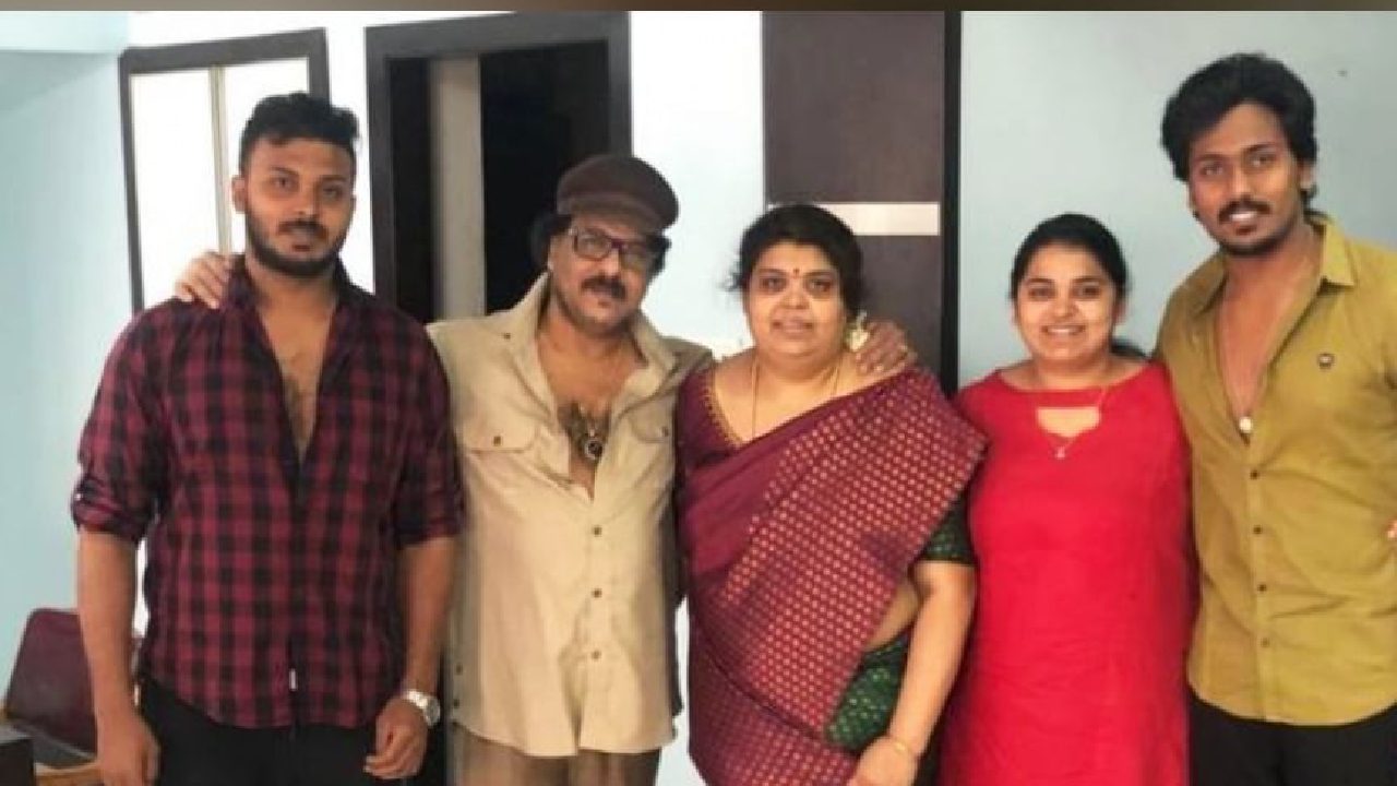 V Ravichandran: 64ನೇ ವಸಂತಕ್ಕೆ ಕಾಲಿಟ್ಟ ಕ್ರೇಜಿ ಸ್ಟಾರ್ ರವಿಚಂದ್ರನ್; ಅಪರೂಪದ ಫೋಟೋ ಇಲ್ಲಿದೆ - Image 4